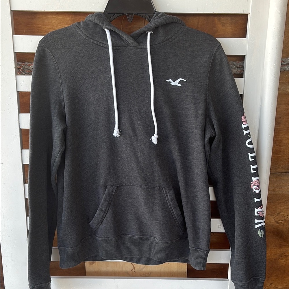 Hollister Men's Gray Hoodie